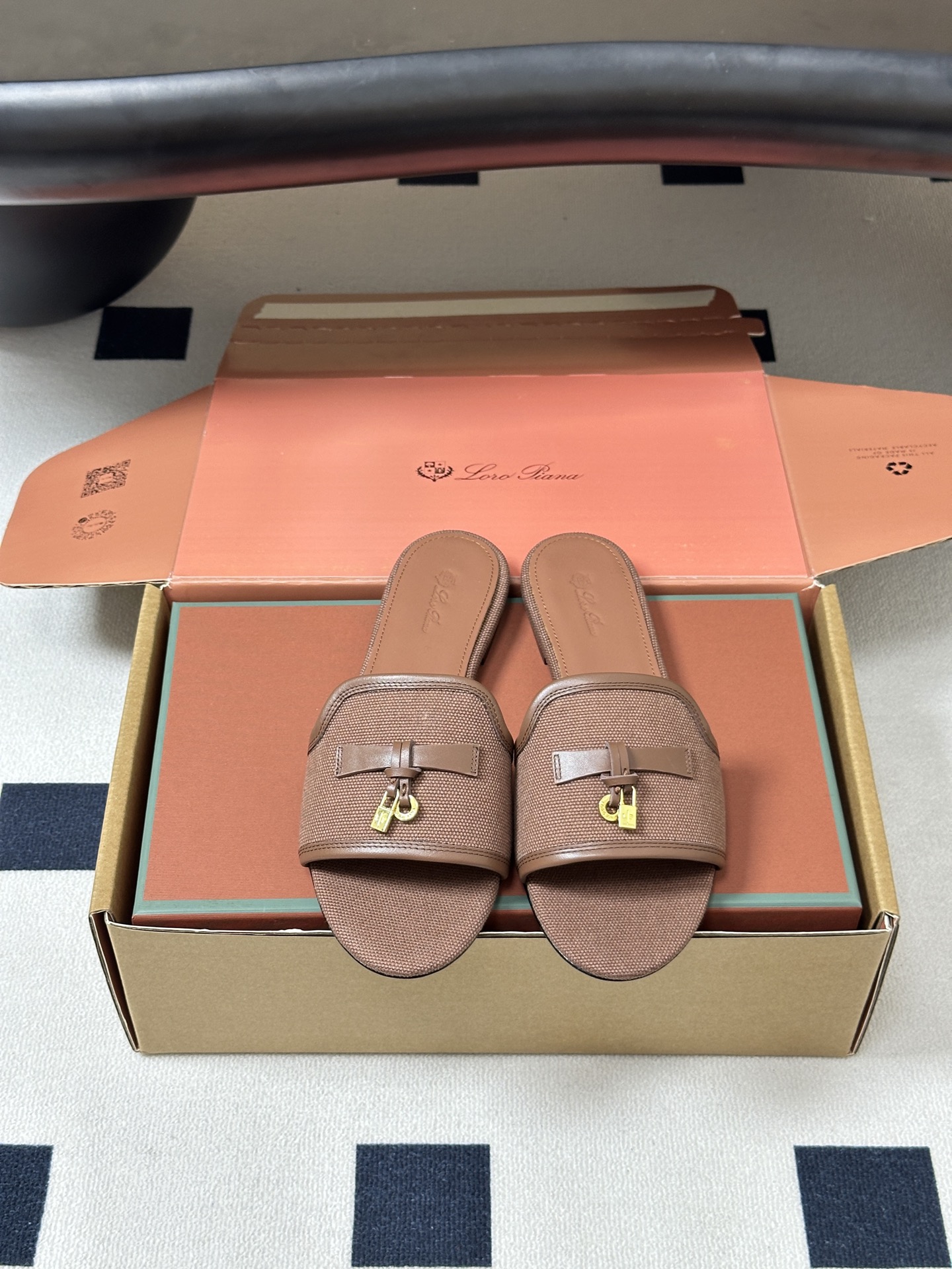 莞产（配高档飞机盒✈️）Loro Piana 诺悠翩雅 LP Summer Charms经典款平底拖鞋五