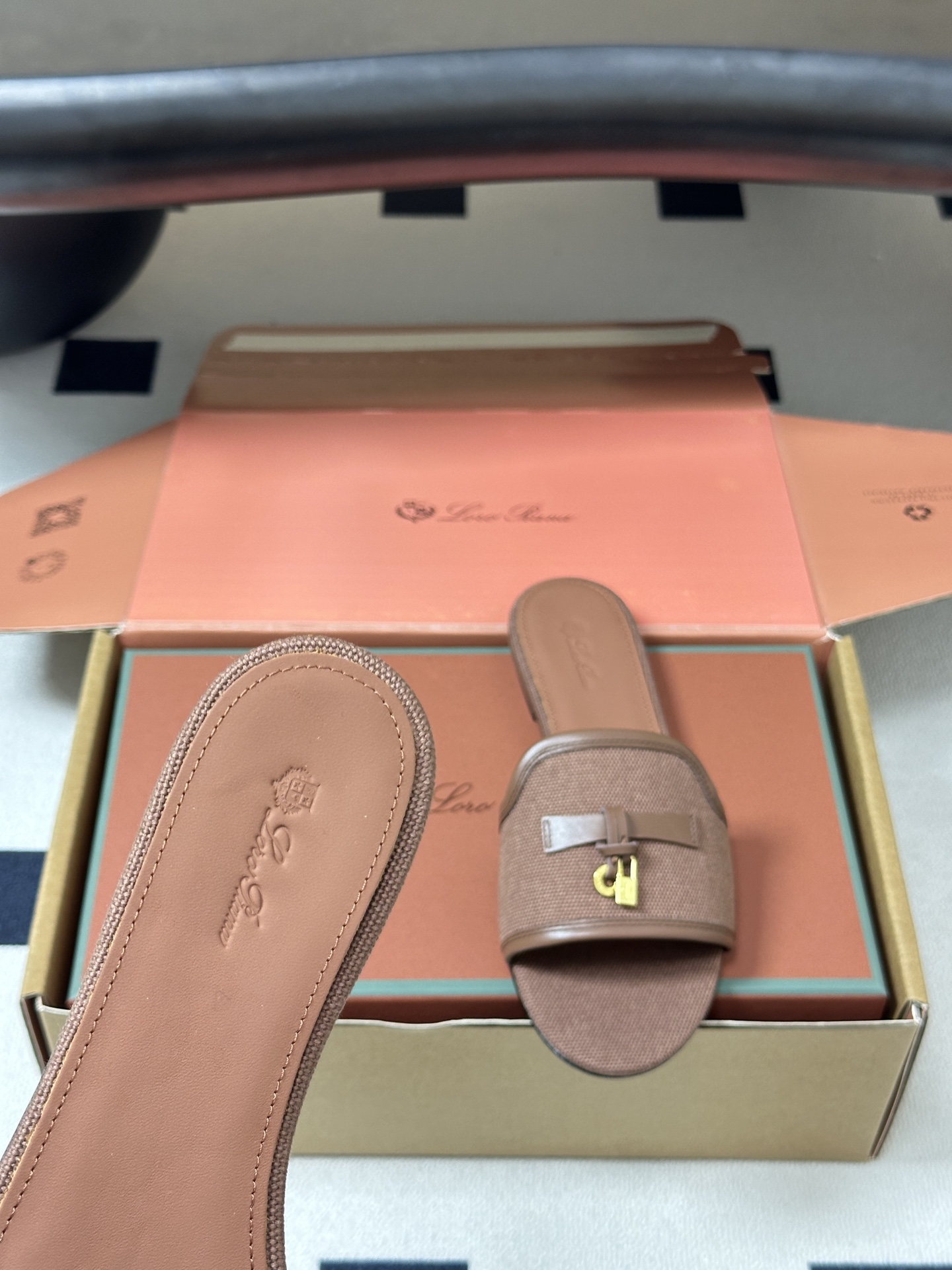 莞产（配高档飞机盒✈️）Loro Piana 诺悠翩雅 LP Summer Charms经典款平底拖鞋五