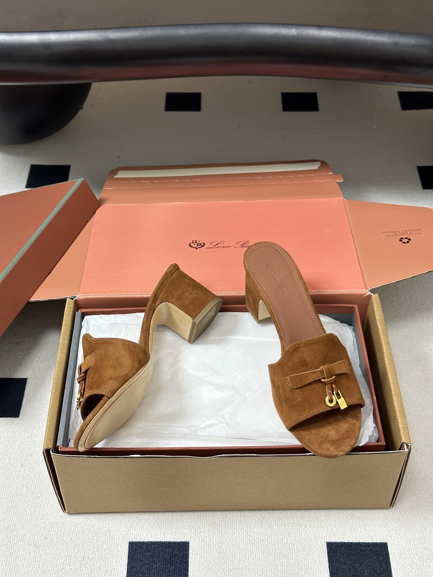 莞产（配高档飞机盒✈️）Loro Piana 诺悠翩雅 LP Summer Charms经典款平底拖鞋五