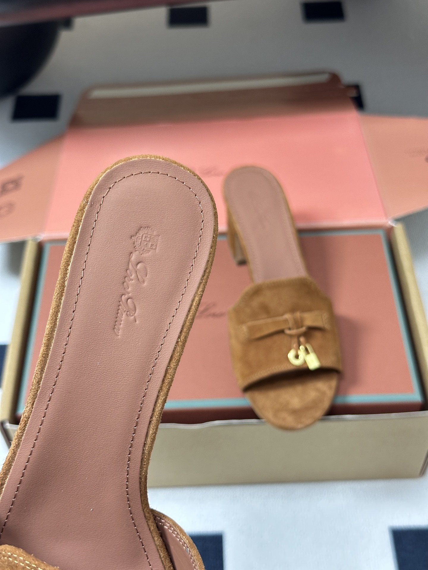 莞产（配高档飞机盒✈️）Loro Piana 诺悠翩雅 LP Summer Charms经典款平底拖鞋五