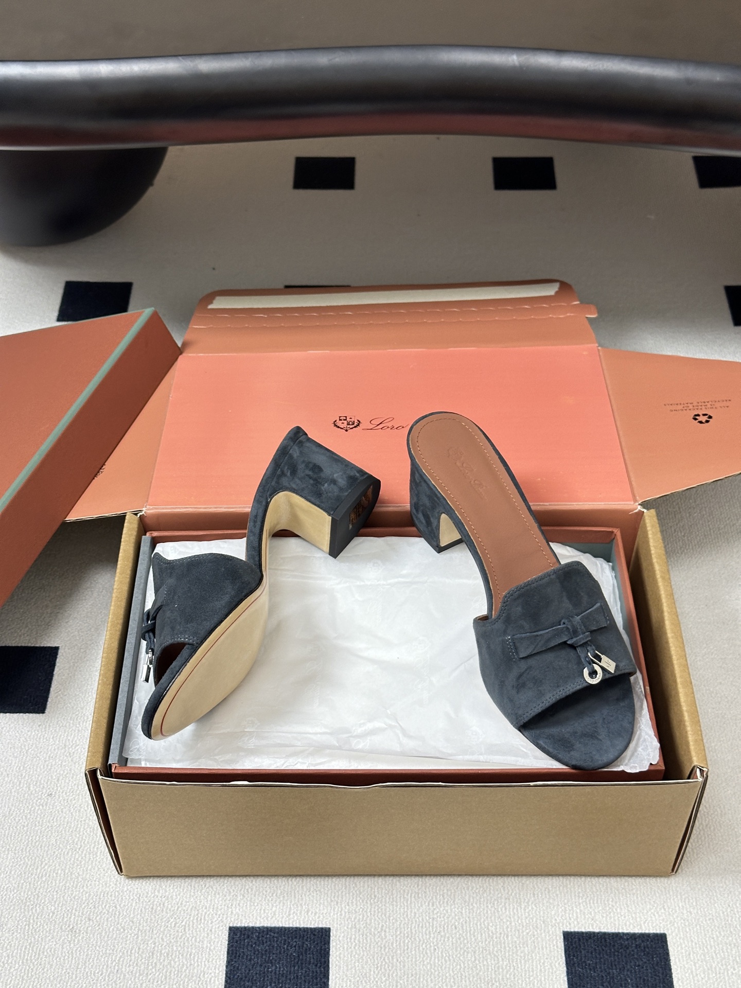 莞产（配高档飞机盒✈️）Loro Piana 诺悠翩雅 LP Summer Charms经典款平底拖鞋五