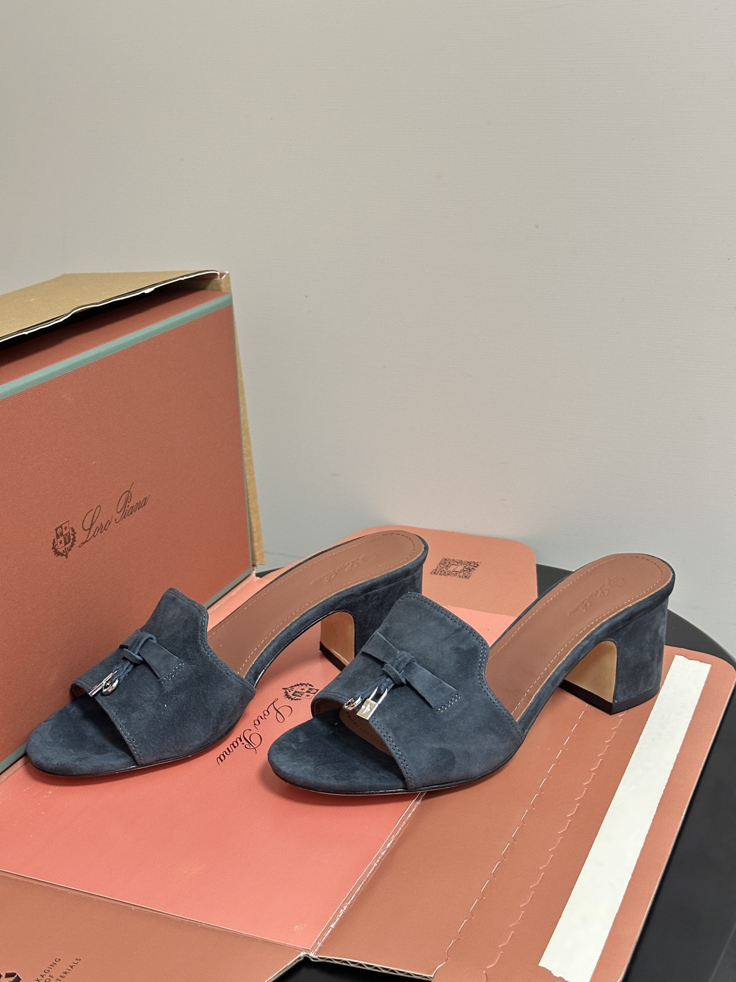 莞产（配高档飞机盒✈️）Loro Piana 诺悠翩雅 LP Summer Charms经典款平底拖鞋五