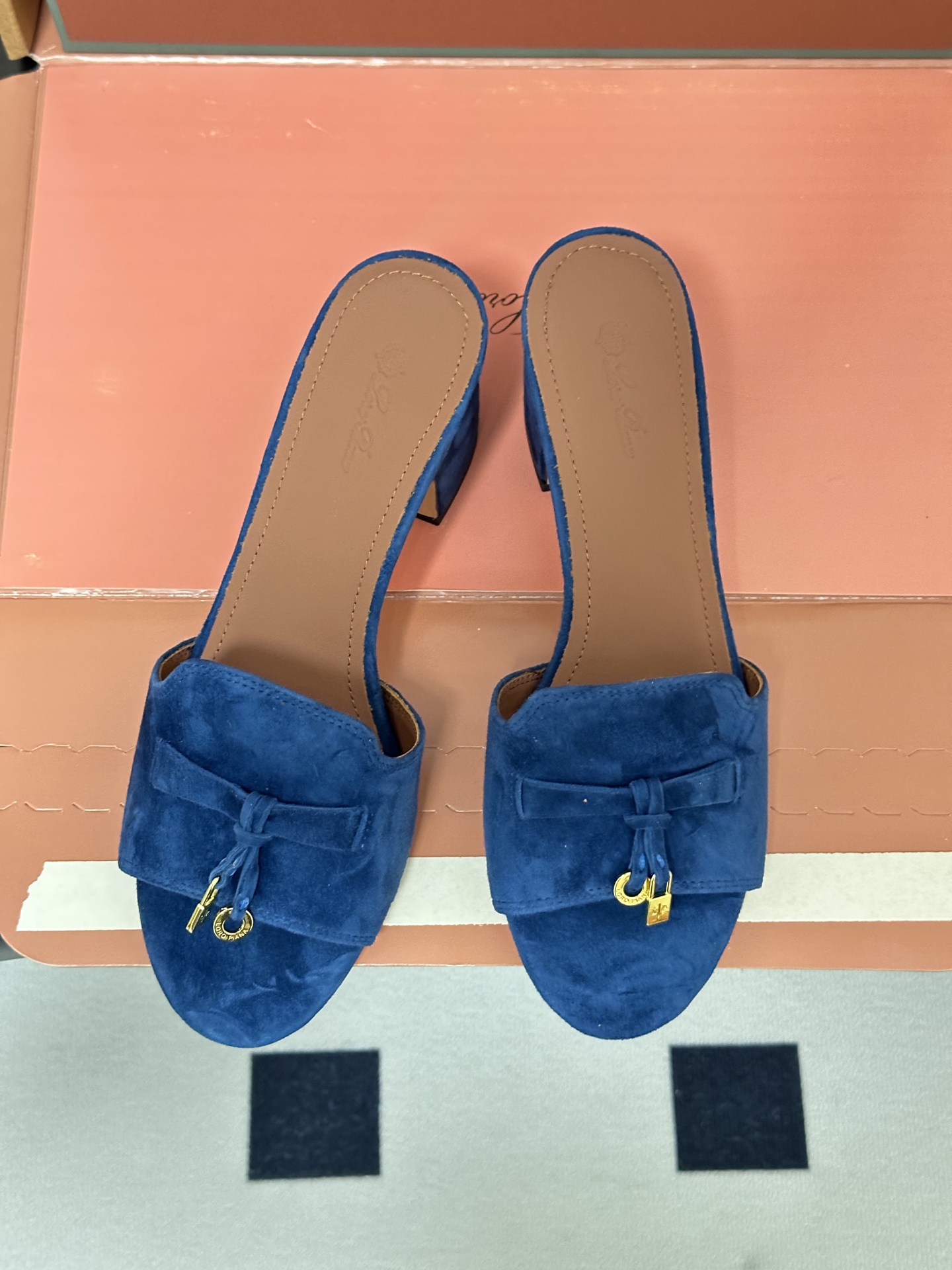 莞产（配高档飞机盒✈️）Loro Piana 诺悠翩雅 LP Summer Charms经典款平底拖鞋五