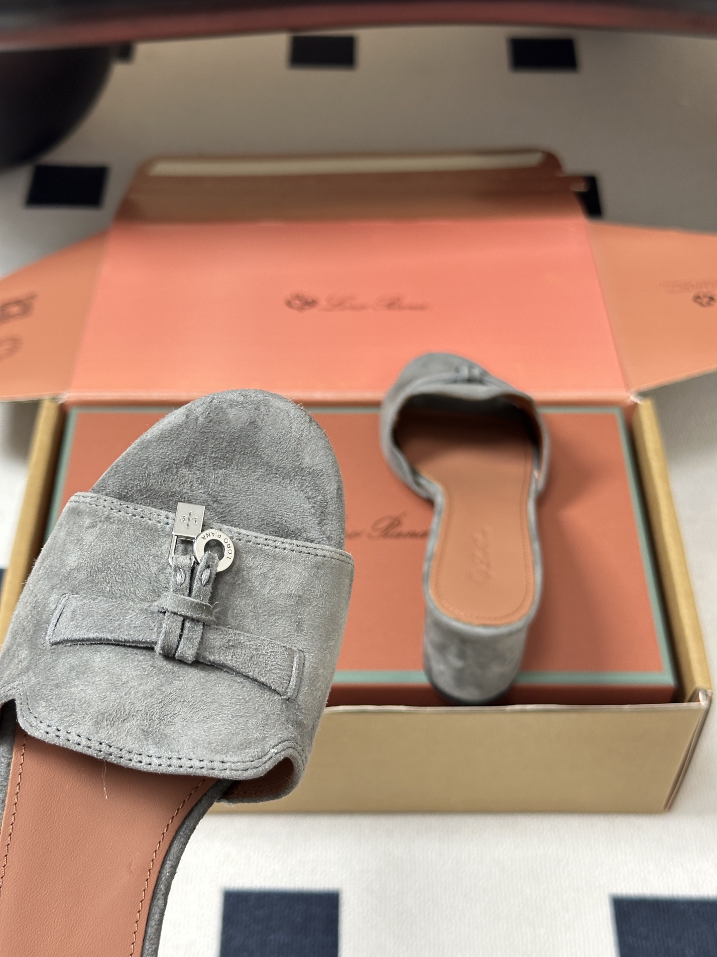莞产（配高档飞机盒✈️）Loro Piana 诺悠翩雅 LP Summer Charms经典款平底拖鞋五