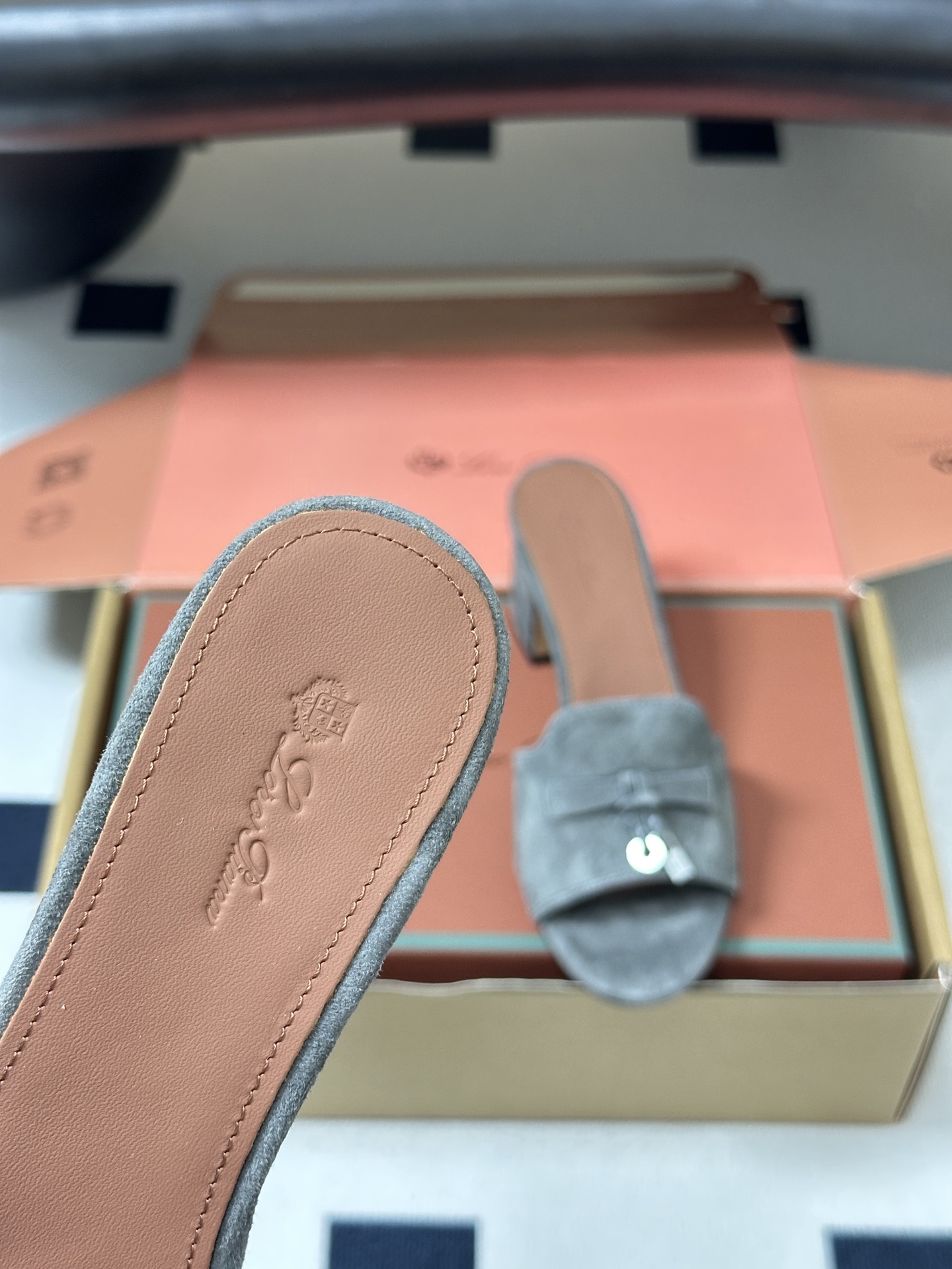 莞产（配高档飞机盒✈️）Loro Piana 诺悠翩雅 LP Summer Charms经典款平底拖鞋五