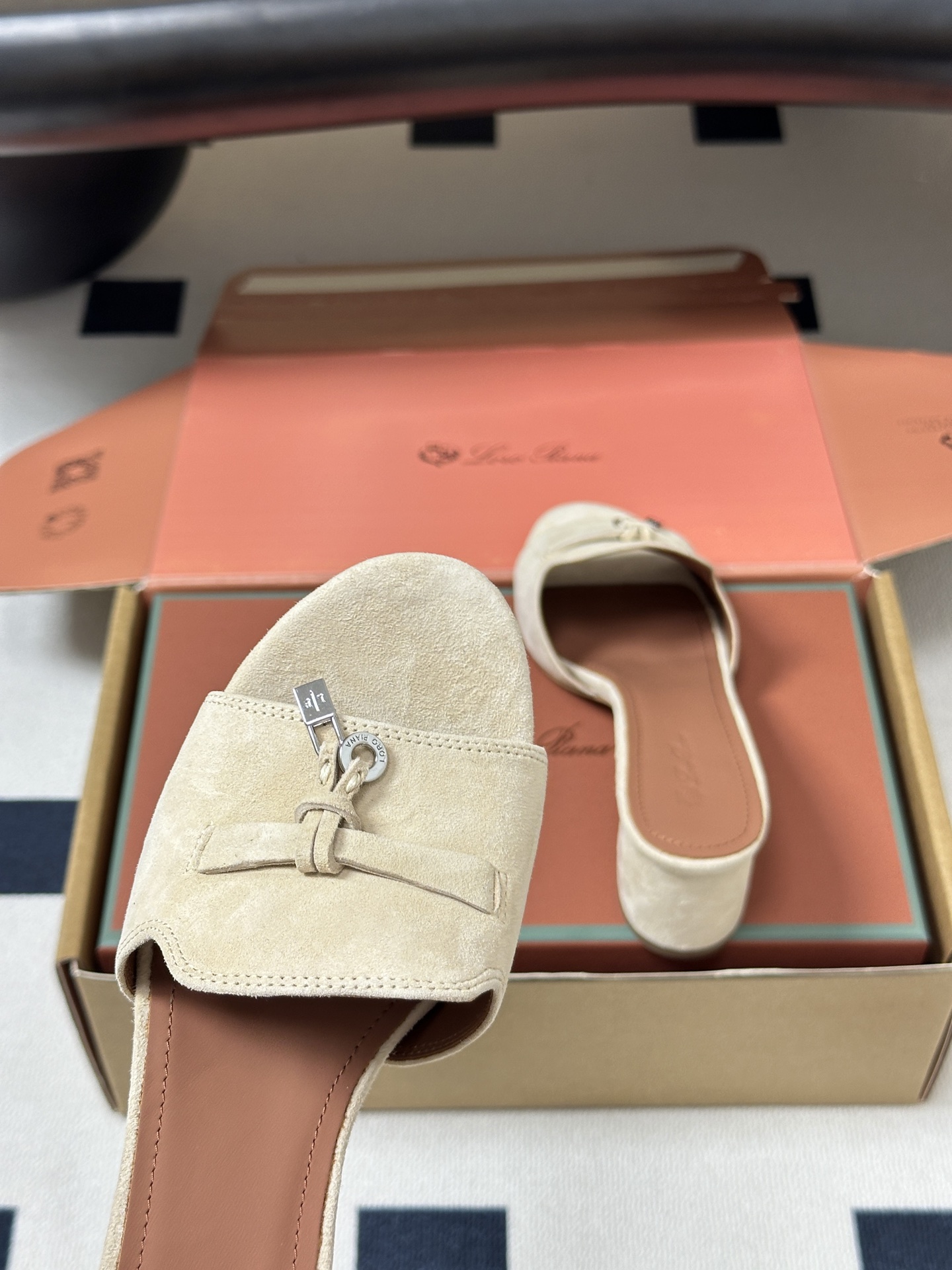 莞产（配高档飞机盒✈️）Loro Piana 诺悠翩雅 LP Summer Charms经典款平底拖鞋五