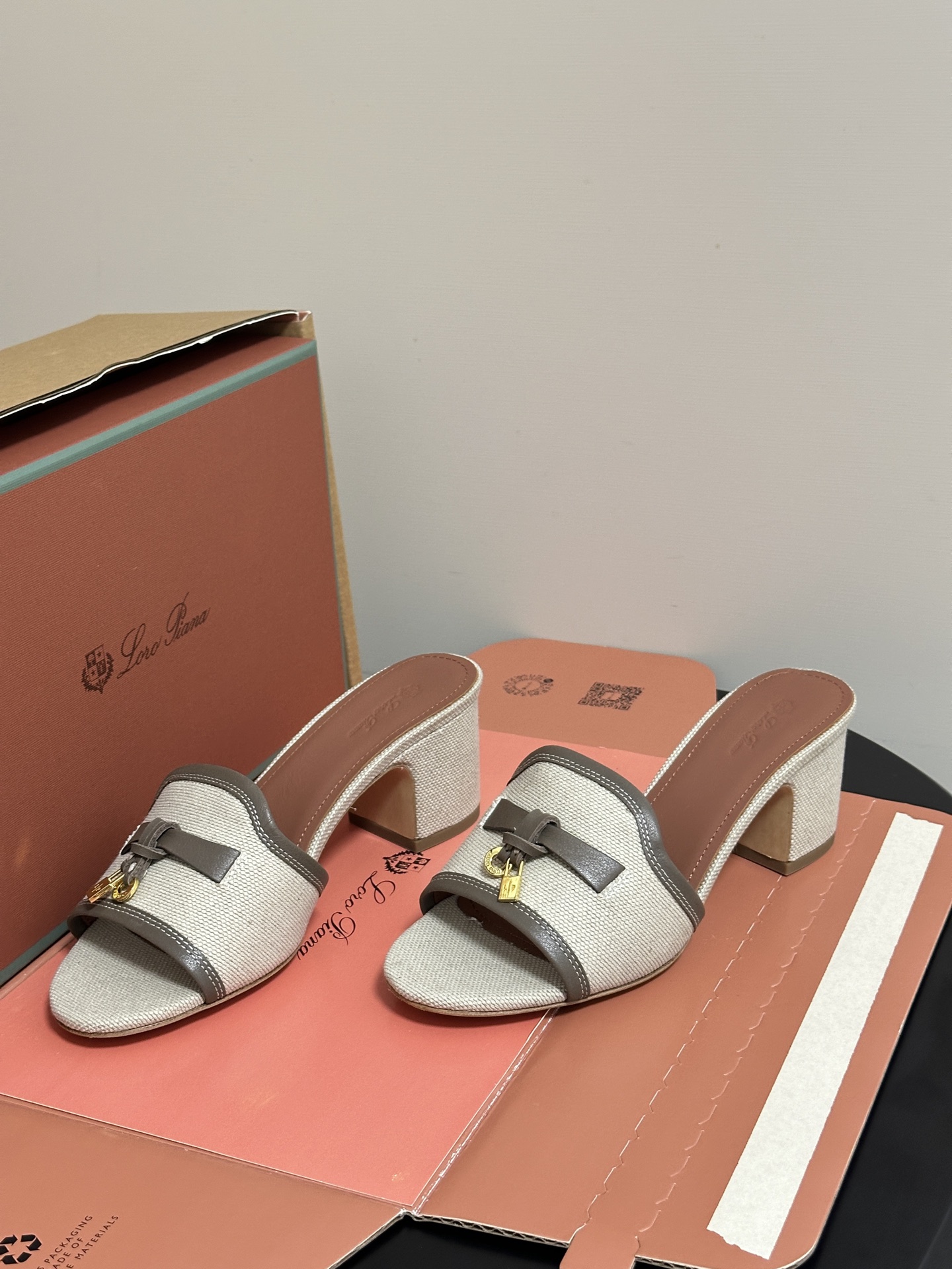 莞产（配高档飞机盒✈️）Loro Piana 诺悠翩雅 LP Summer Charms经典款平底拖鞋五