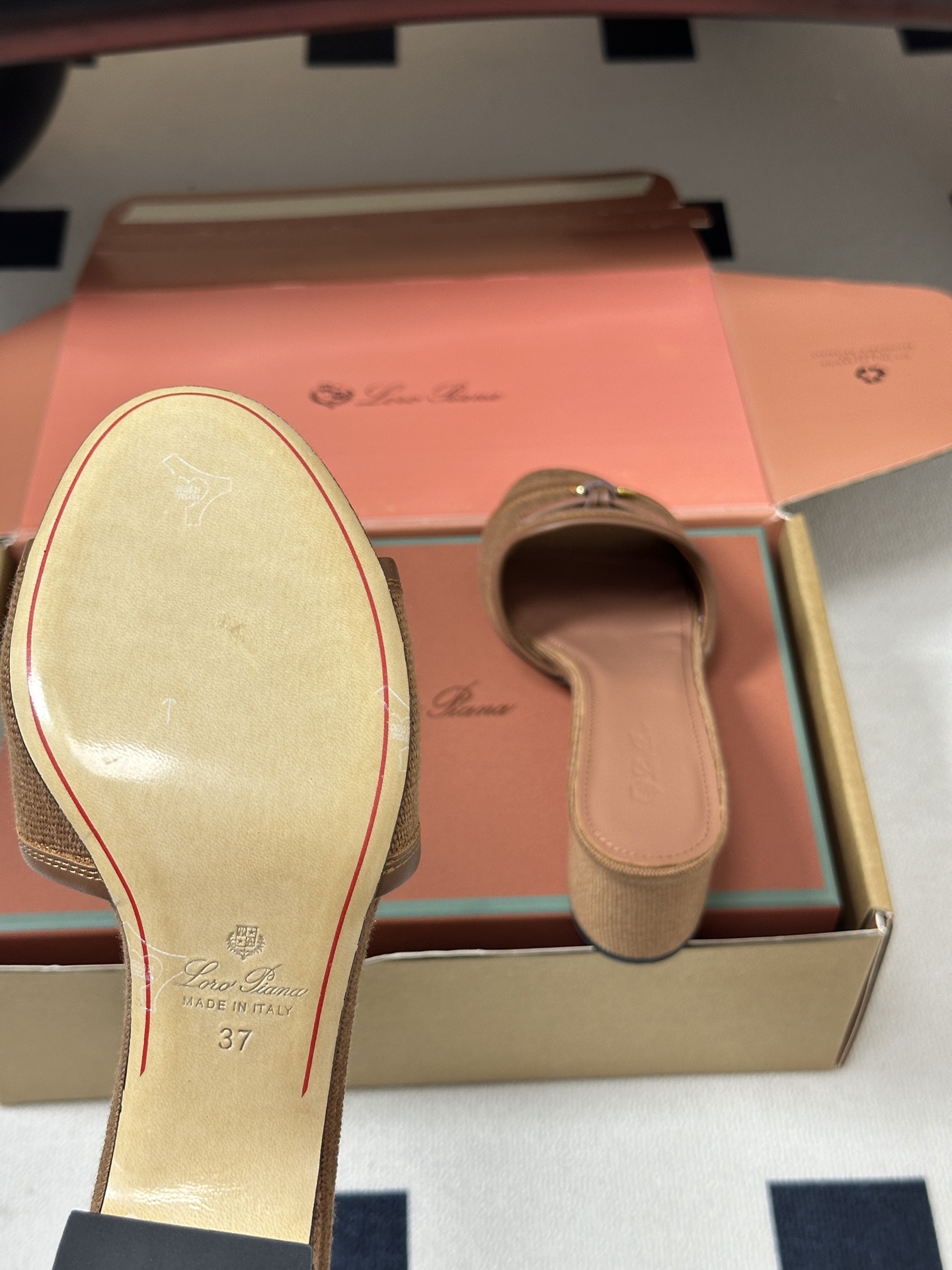 莞产（配高档飞机盒✈️）Loro Piana 诺悠翩雅 LP Summer Charms经典款平底拖鞋五