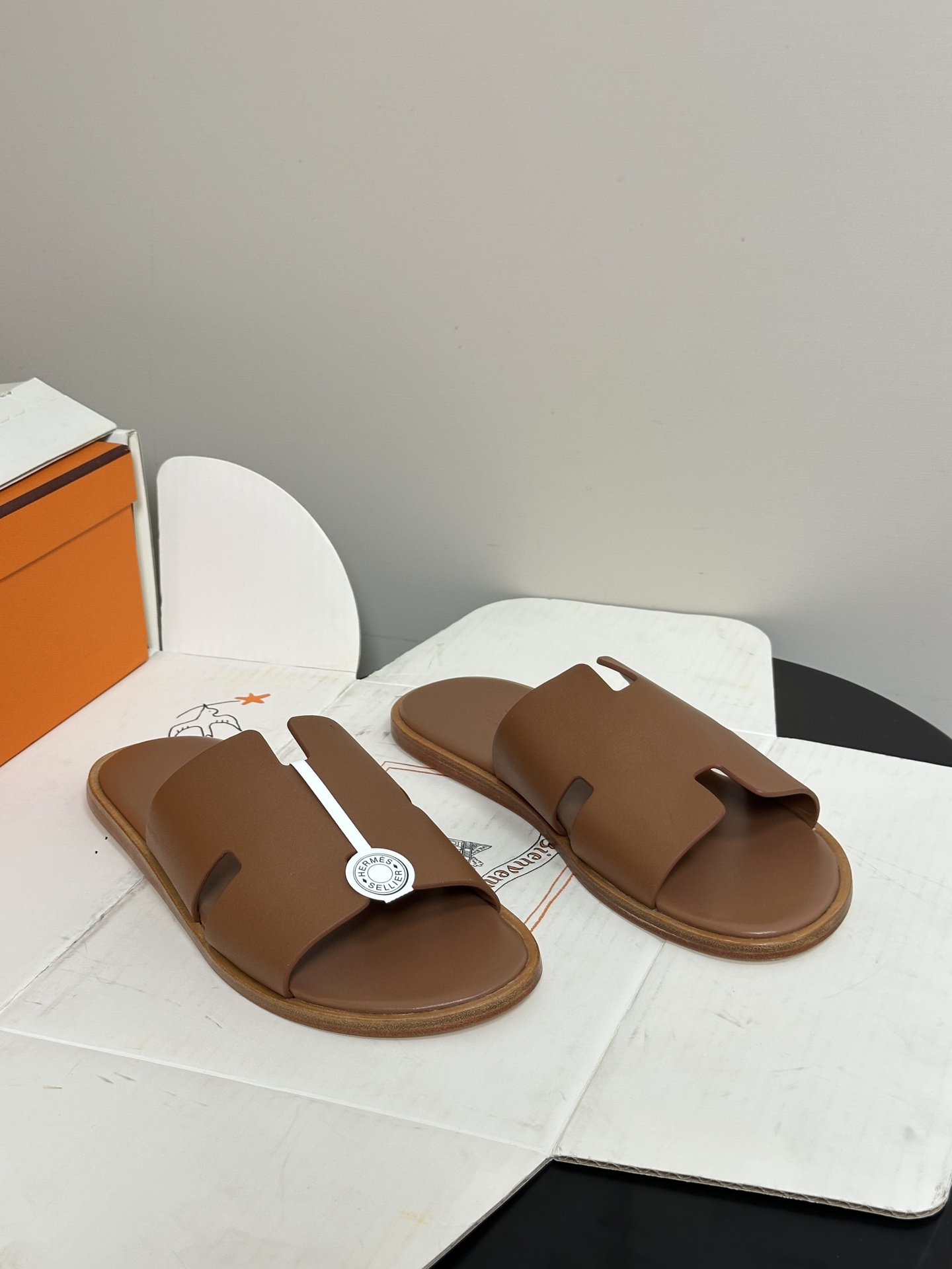 顶级品质(配高档飞机盒✈️)Hermes 爱马仕🐎 H家 Lzmir凉拖鞋系列经典款男士拖鞋 经典H型平 顶级品质(配高档飞机盒✈️)Hermes 爱马仕🐎 H家 Lzmir凉拖鞋系列经典款男士拖鞋 经典H型平