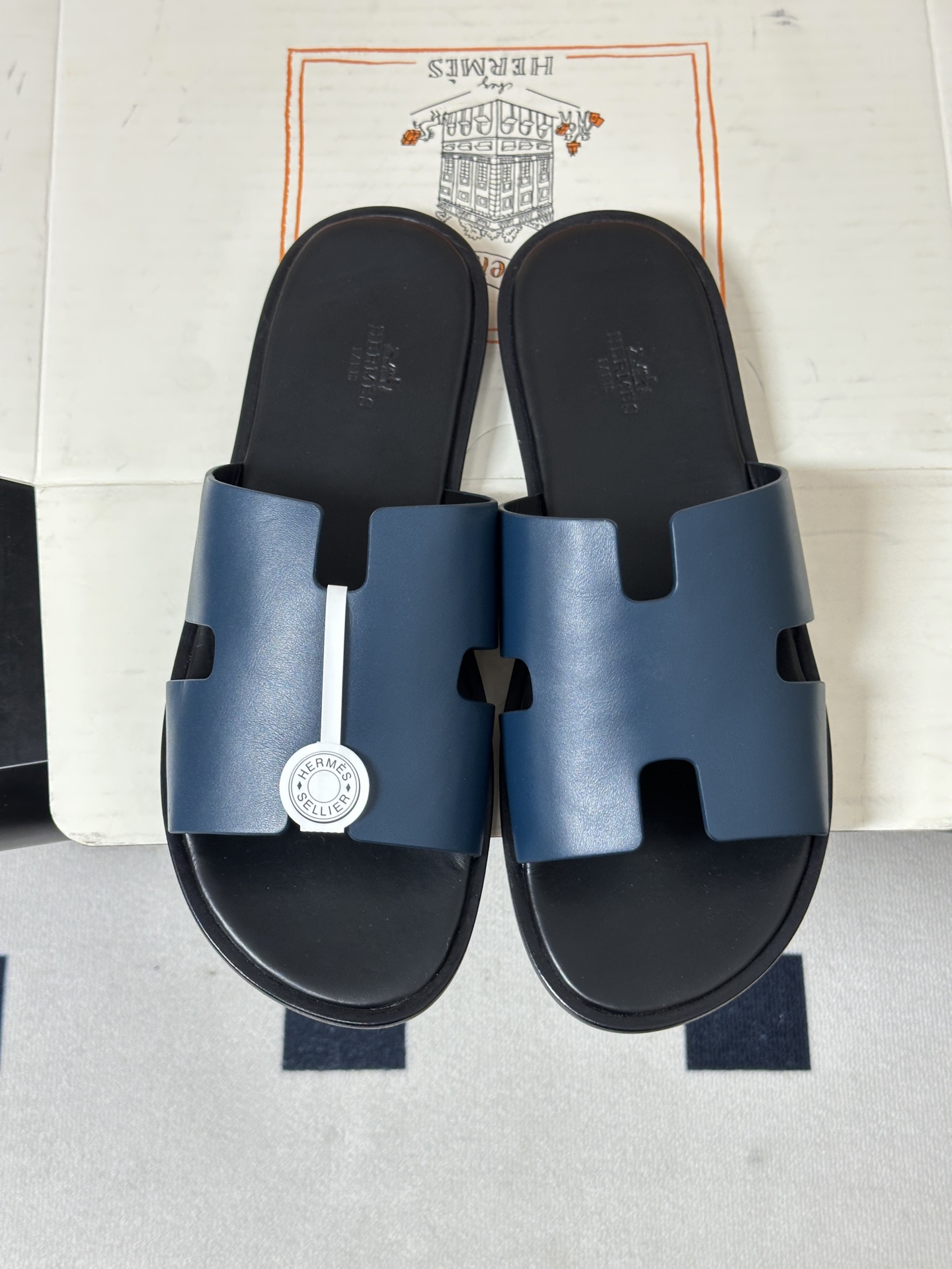 顶级品质(配高档飞机盒✈️)Hermes 爱马仕🐎 H家 Lzmir凉拖鞋系列经典款男士拖鞋 经典H型平 顶级品质(配高档飞机盒✈️)Hermes 爱马仕🐎 H家 Lzmir凉拖鞋系列经典款男士拖鞋 经典H型平
