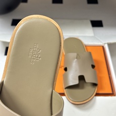 顶级品质(配高档飞机盒✈️)Hermes 爱马仕🐎 H家 Lzmir凉拖鞋系列经典款男士拖鞋 经典H型平 顶级品质(配高档飞机盒✈️)Hermes 爱马仕🐎 H家 Lzmir凉拖鞋系列经典款男士拖鞋 经典H型平