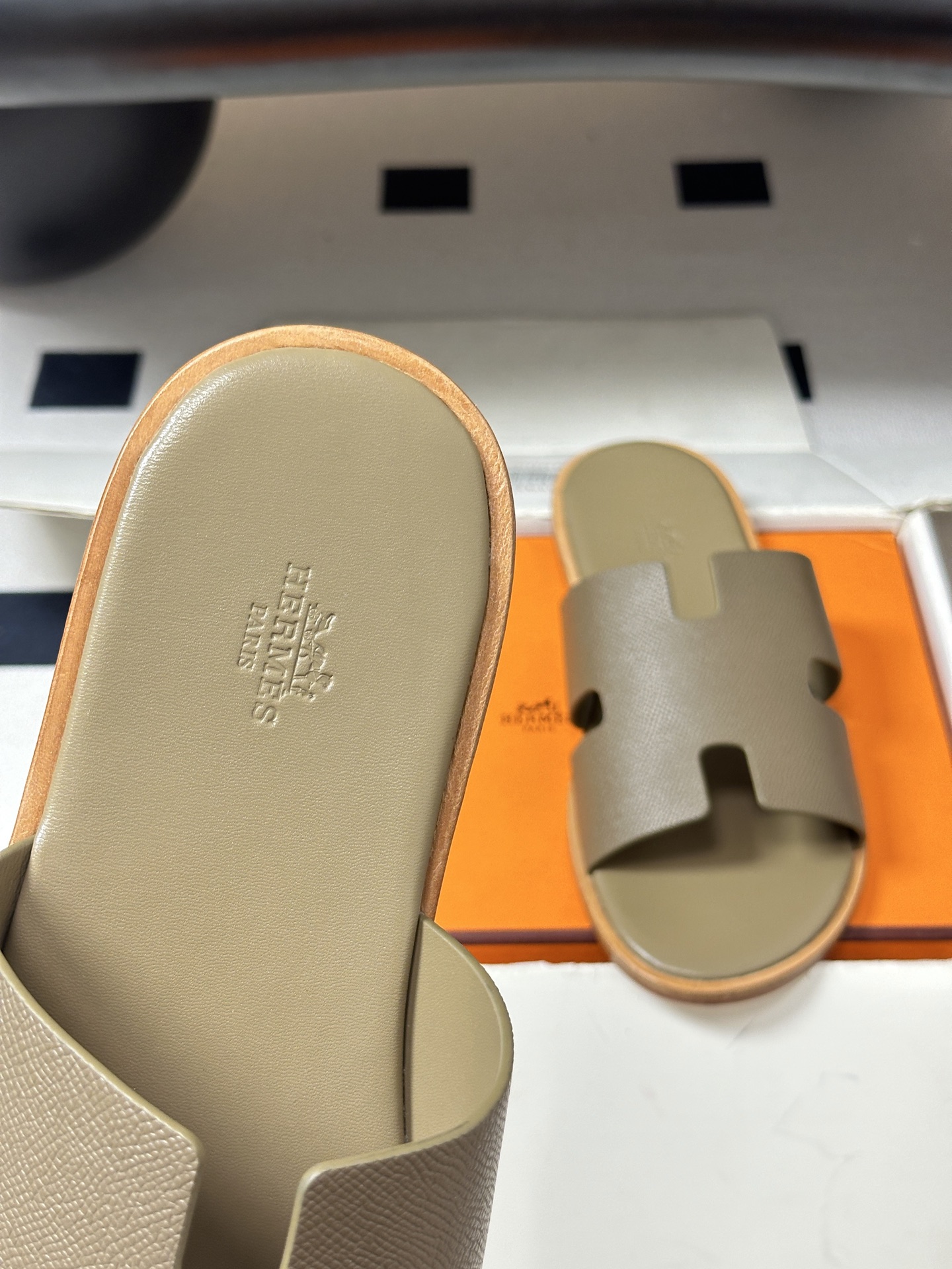 顶级品质（配高档飞机盒✈️）Hermes 爱马仕🐎 H家 Lzmir凉拖鞋系列经典款男士拖鞋 经典H型平