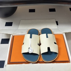 顶级品质(配高档飞机盒✈️)Hermes 爱马仕🐎 H家 Lzmir凉拖鞋系列经典款男士拖鞋 经典H型平 顶级品质(配高档飞机盒✈️)Hermes 爱马仕🐎 H家 Lzmir凉拖鞋系列经典款男士拖鞋 经典H型平