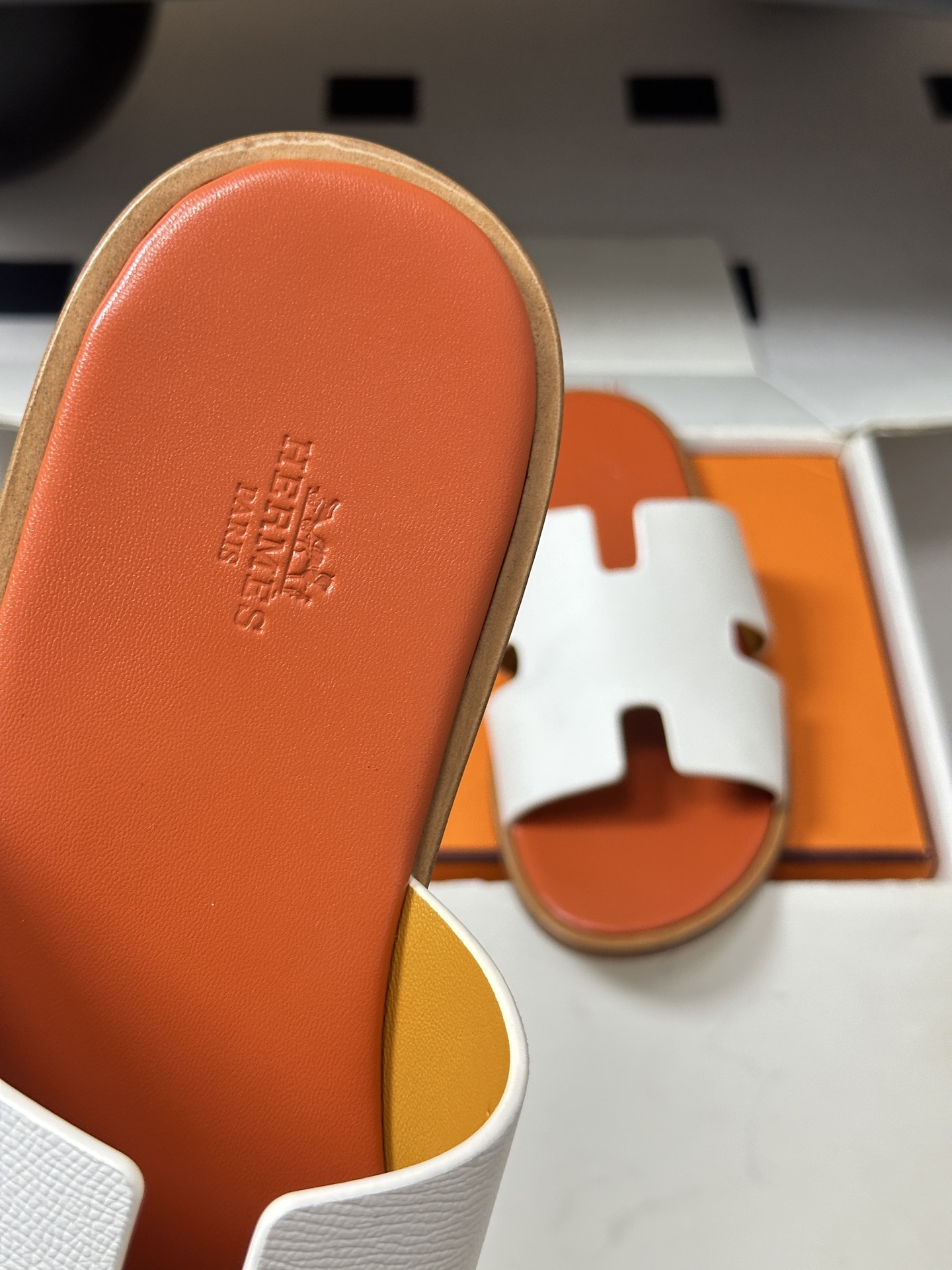 顶级品质(配高档飞机盒✈️)Hermes 爱马仕🐎 H家 Lzmir凉拖鞋系列经典款男士拖鞋 经典H型平 顶级品质(配高档飞机盒✈️)Hermes 爱马仕🐎 H家 Lzmir凉拖鞋系列经典款男士拖鞋 经典H型平