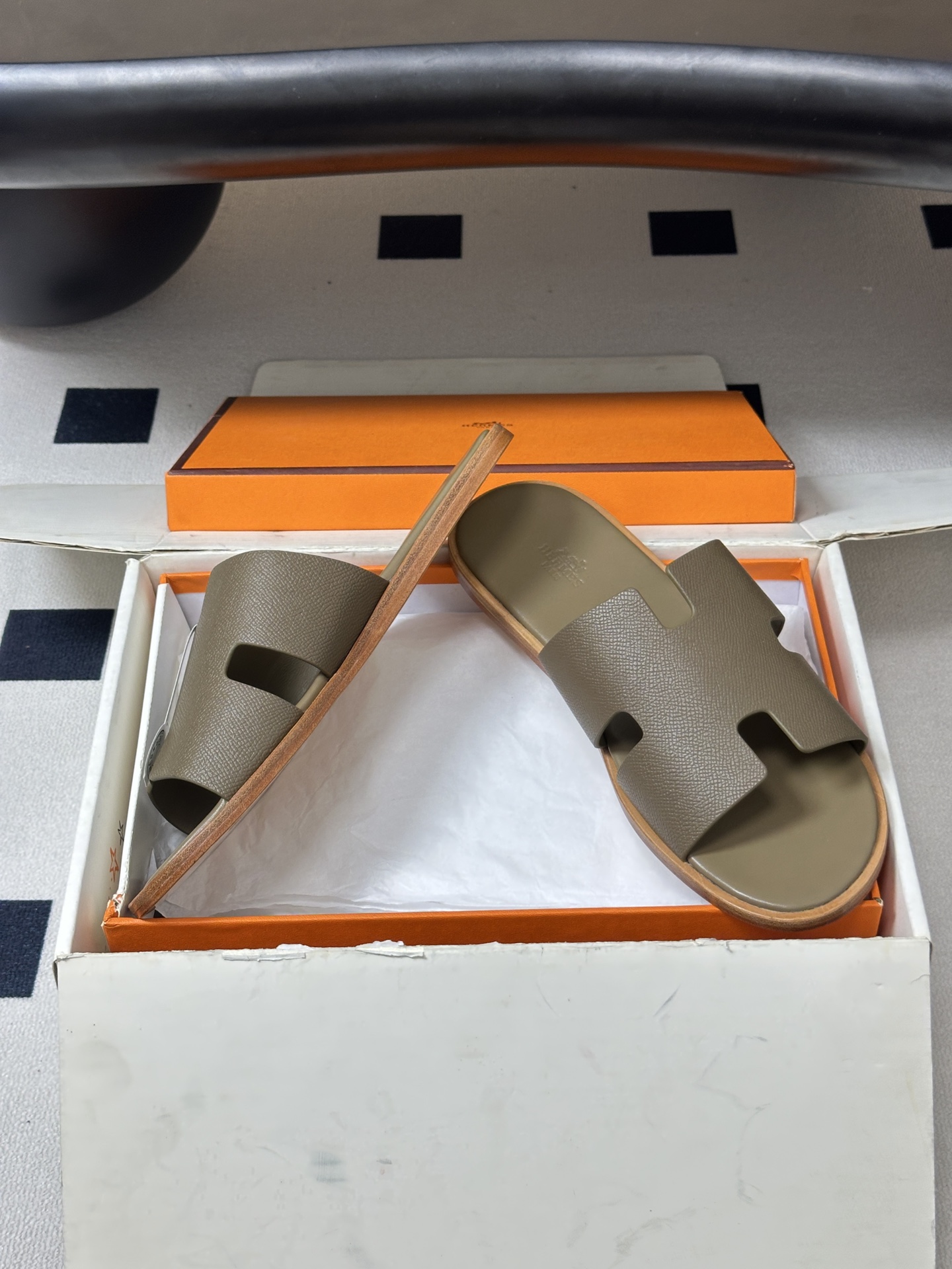 顶级品质（配高档飞机盒✈️）Hermes 爱马仕🐎 H家 Lzmir凉拖鞋系列经典款男士拖鞋 经典H型平
