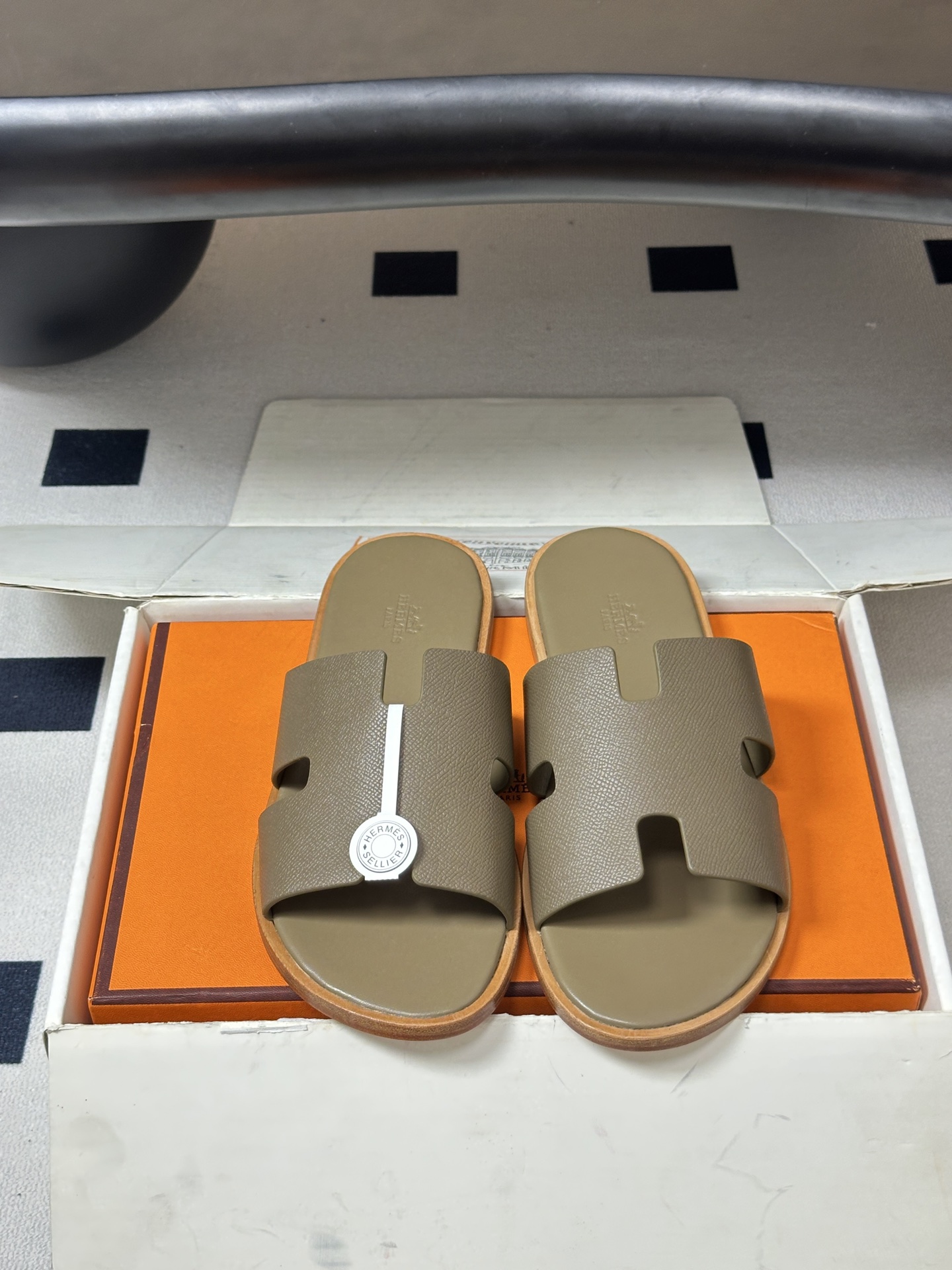顶级品质（配高档飞机盒✈️）Hermes 爱马仕🐎 H家 Lzmir凉拖鞋系列经典款男士拖鞋 经典H型平
