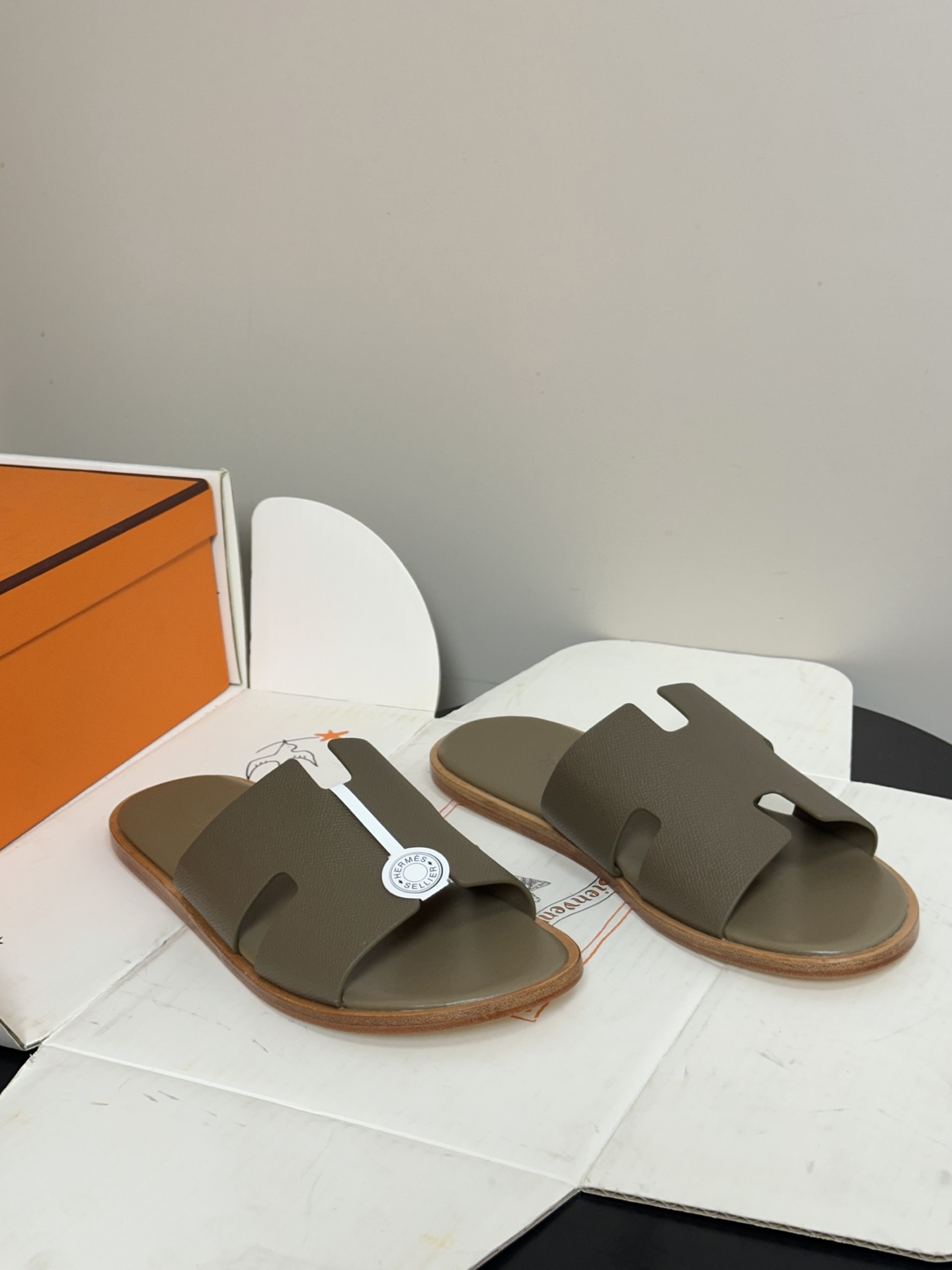 顶级品质（配高档飞机盒✈️）Hermes 爱马仕🐎 H家 Lzmir凉拖鞋系列经典款男士拖鞋 经典H型平