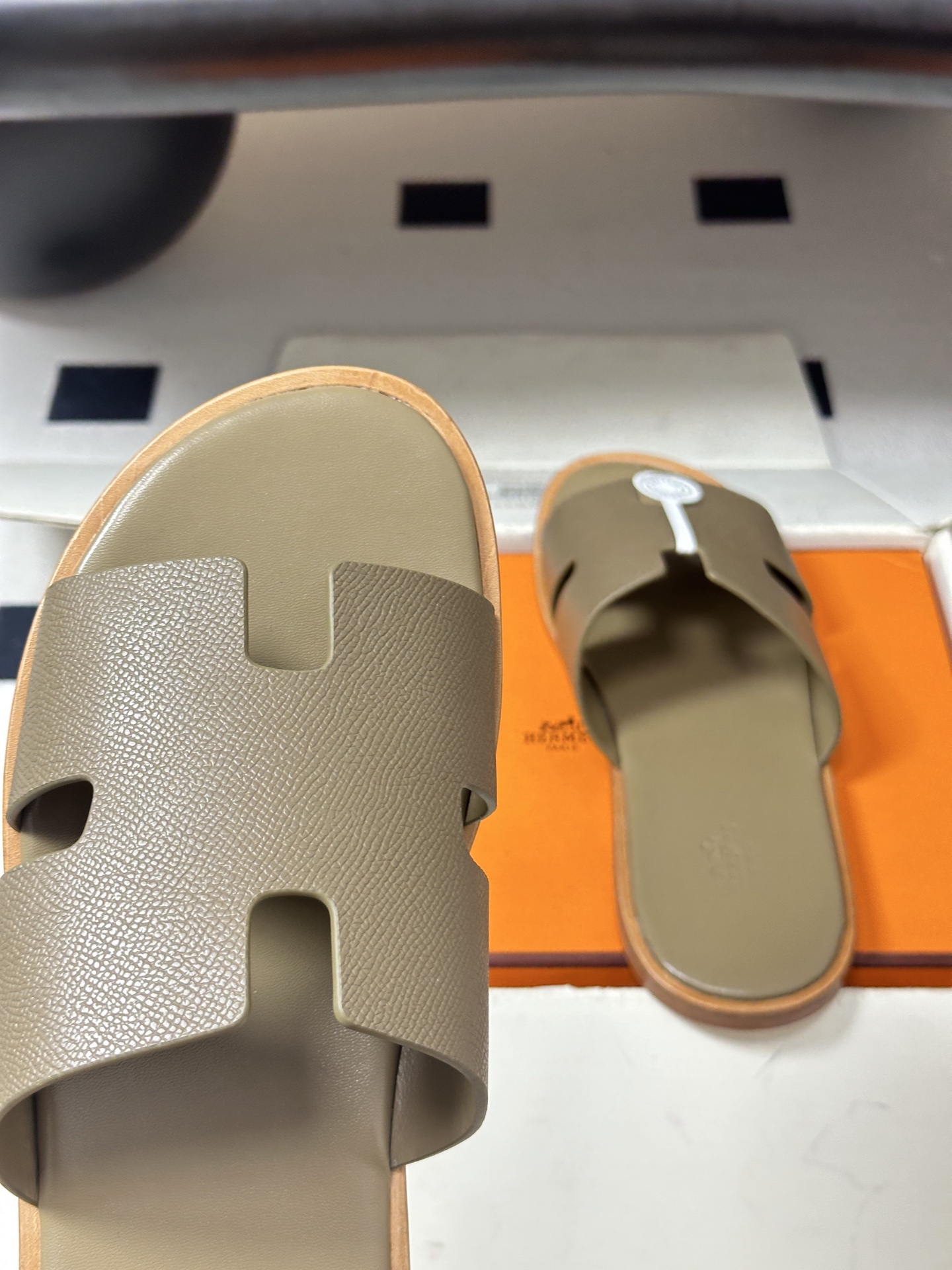 顶级品质（配高档飞机盒✈️）Hermes 爱马仕🐎 H家 Lzmir凉拖鞋系列经典款男士拖鞋 经典H型平
