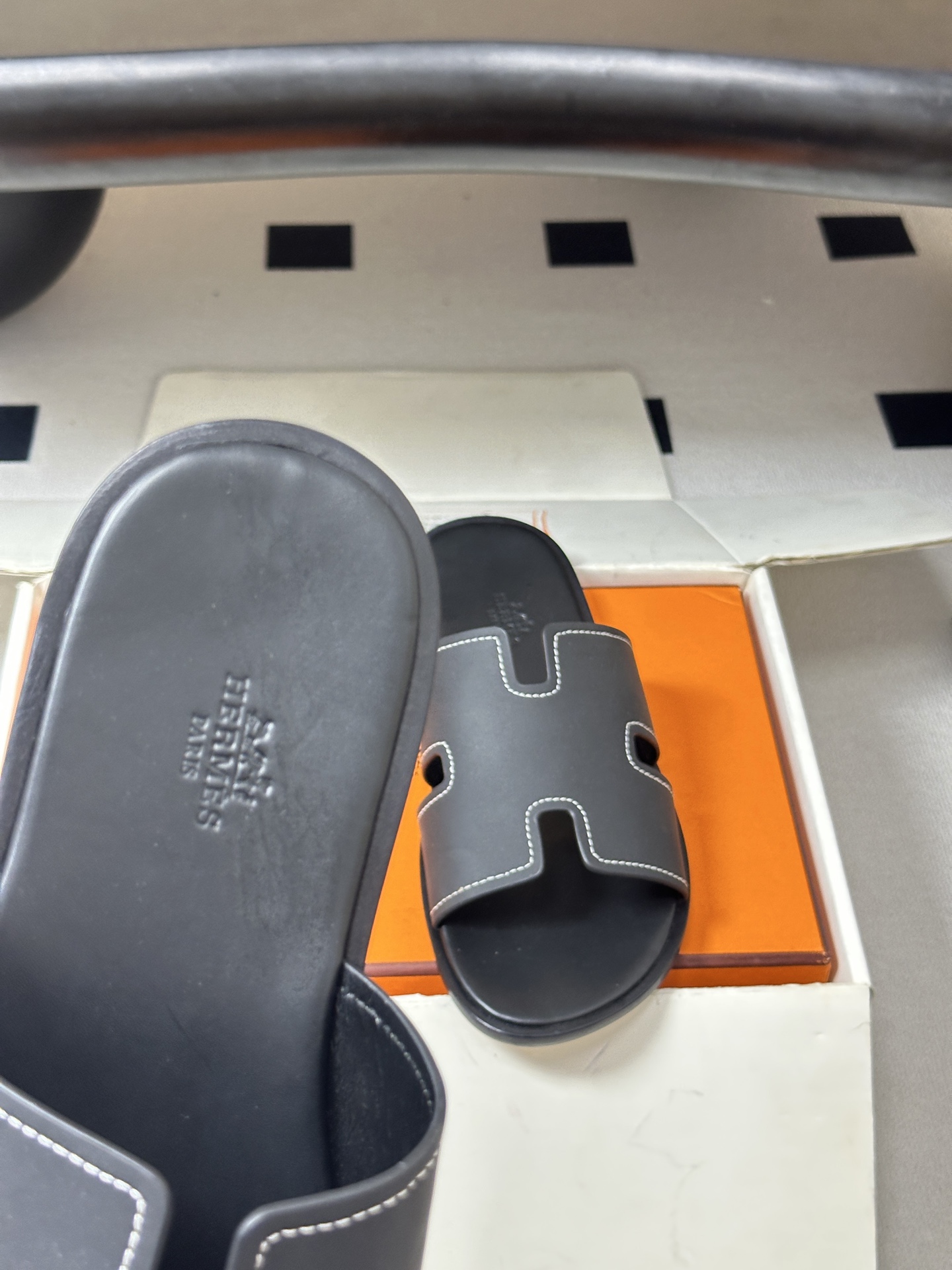 顶级品质（配高档飞机盒✈️）Hermes 爱马仕🐎 H家 Lzmir凉拖鞋系列经典款男士拖鞋 经典H型平