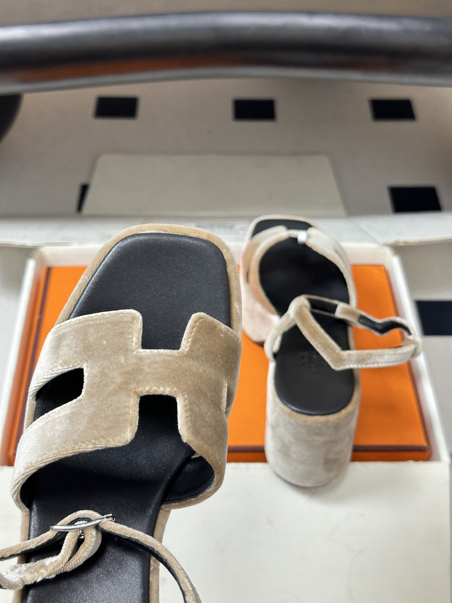 顶级品质（配高档飞机盒✈️）Hermes 爱马仕🐎 Jam30凉鞋系列 H家粗跟凉鞋 H 鞋面防水台高跟