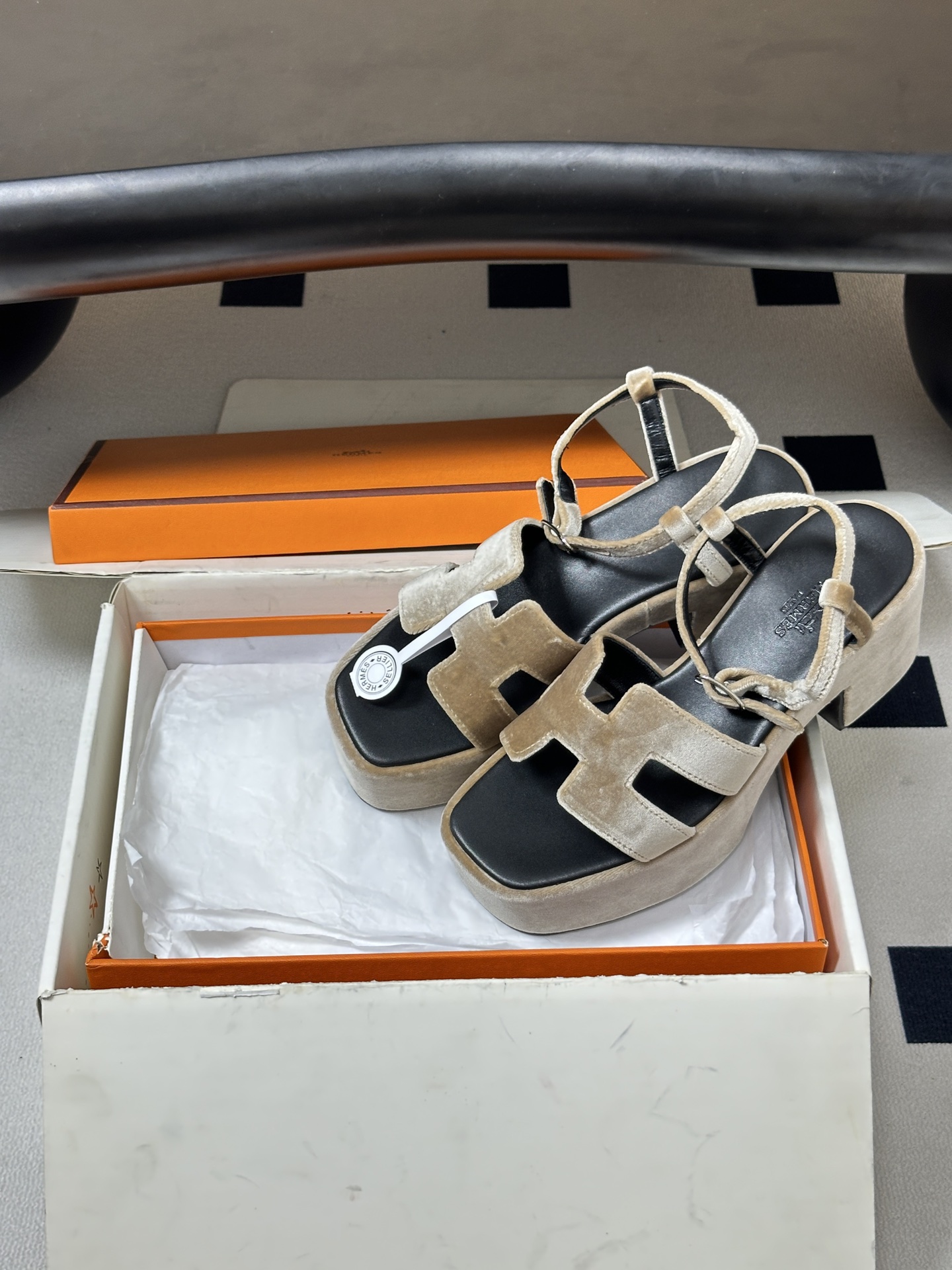 顶级品质（配高档飞机盒✈️）Hermes 爱马仕🐎 Jam30凉鞋系列 H家粗跟凉鞋 H 鞋面防水台高跟