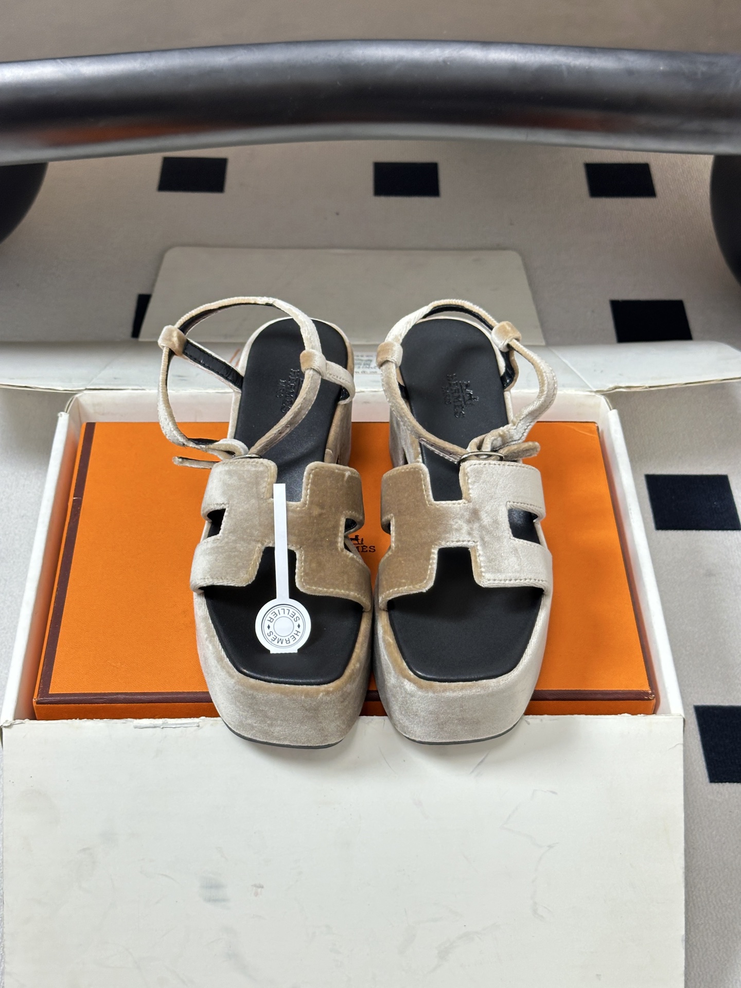 顶级品质（配高档飞机盒✈️）Hermes 爱马仕🐎 Jam30凉鞋系列 H家粗跟凉鞋 H 鞋面防水台高跟