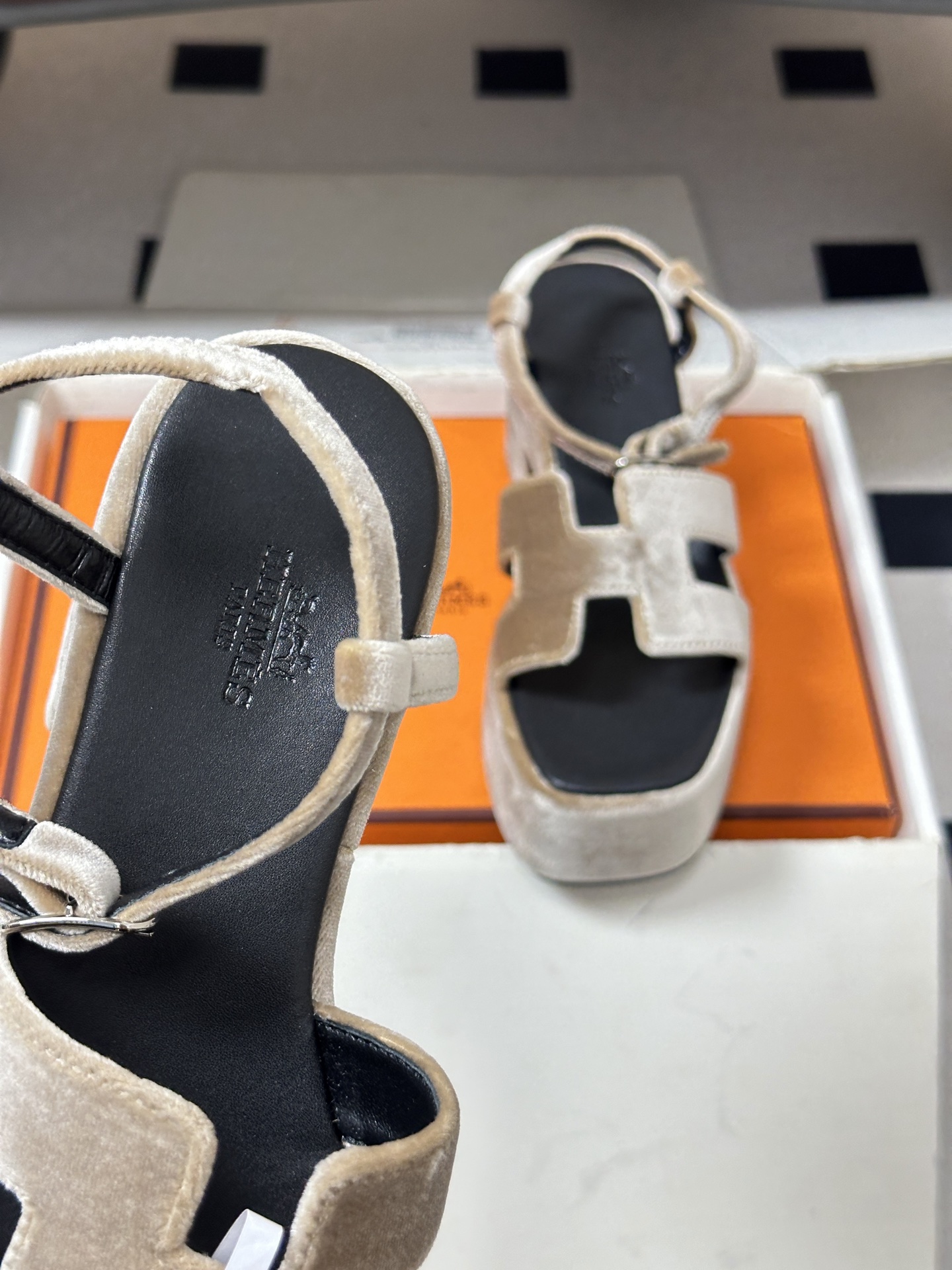 顶级品质（配高档飞机盒✈️）Hermes 爱马仕🐎 Jam30凉鞋系列 H家粗跟凉鞋 H 鞋面防水台高跟