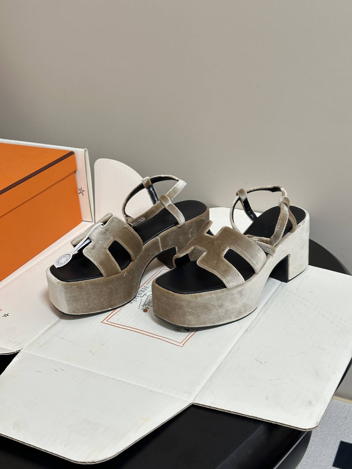 顶级品质（配高档飞机盒✈️）Hermes 爱马仕🐎 Jam30凉鞋系列 H家粗跟凉鞋 H 鞋面防水台高跟