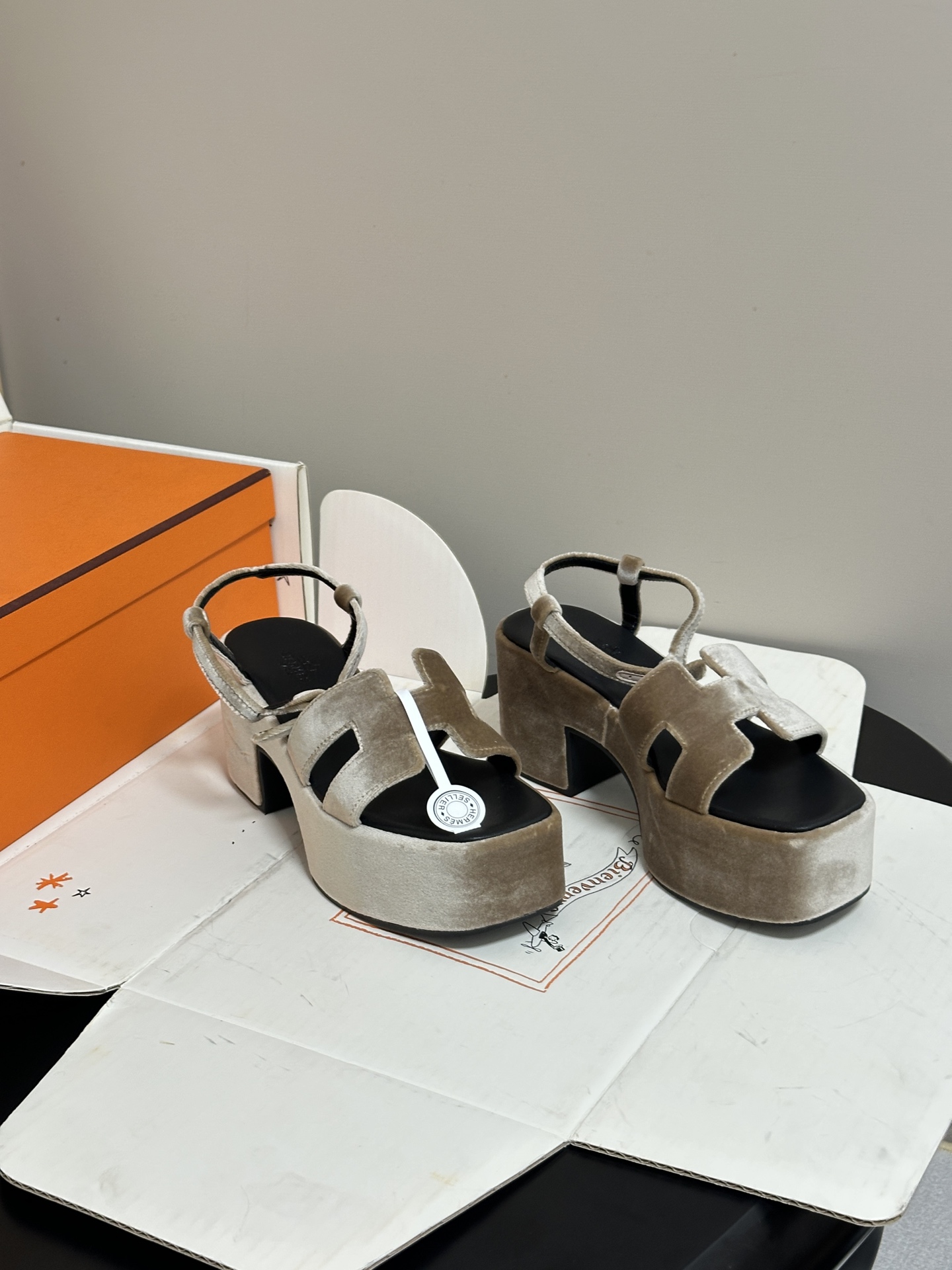 顶级品质（配高档飞机盒✈️）Hermes 爱马仕🐎 Jam30凉鞋系列 H家粗跟凉鞋 H 鞋面防水台高跟