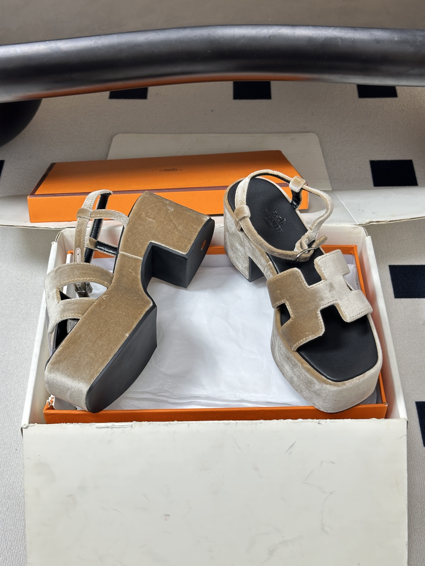 顶级品质（配高档飞机盒✈️）Hermes 爱马仕🐎 Jam30凉鞋系列 H家粗跟凉鞋 H 鞋面防水台高跟