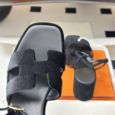 顶级品质(配高档飞机盒✈️)Hermes 爱马仕🐎 Jam30凉鞋系列 H家粗跟凉鞋 H 鞋面防水台高跟 顶级品质(配高档飞机盒✈️)Hermes 爱马仕🐎 Jam30凉鞋系列 H家粗跟凉鞋 H 鞋面防水台高跟