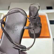 顶级品质(配高档飞机盒✈️)Hermes 爱马仕🐎 Jam30凉鞋系列 H家粗跟凉鞋 H 鞋面防水台高跟 顶级品质(配高档飞机盒✈️)Hermes 爱马仕🐎 Jam30凉鞋系列 H家粗跟凉鞋 H 鞋面防水台高跟
