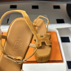 顶级品质(配高档飞机盒✈️)Hermes 爱马仕🐎 Jam30凉鞋系列 H家粗跟凉鞋 H 鞋面防水台高跟 顶级品质(配高档飞机盒✈️)Hermes 爱马仕🐎 Jam30凉鞋系列 H家粗跟凉鞋 H 鞋面防水台高跟