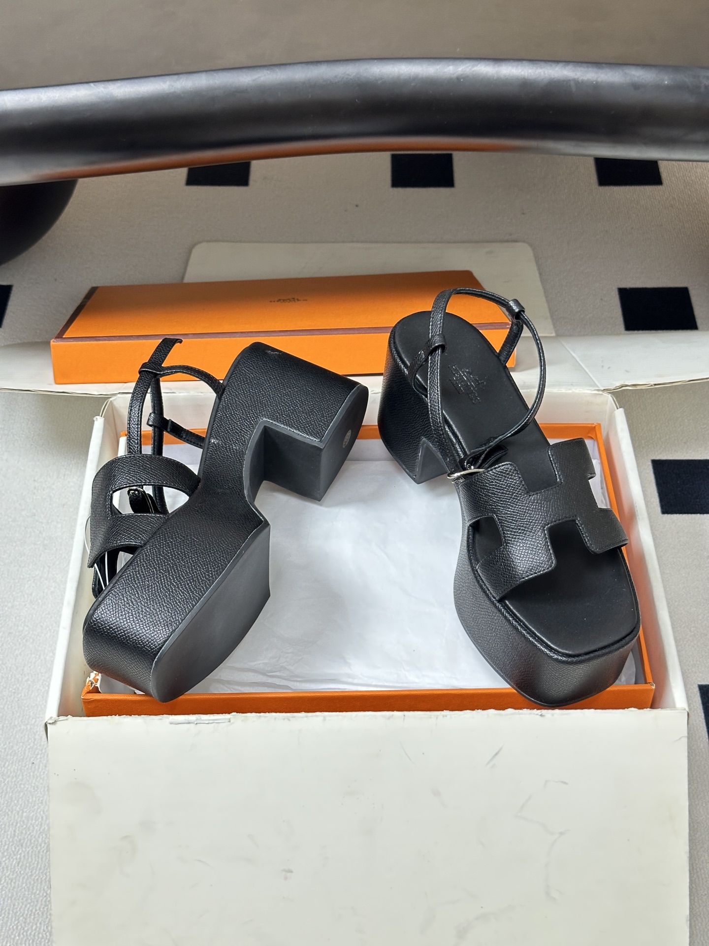 顶级品质（配高档飞机盒✈️）Hermes 爱马仕🐎 Jam30凉鞋系列 H家粗跟凉鞋 H 鞋面防水台高跟