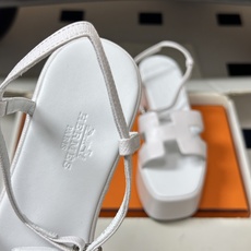 顶级品质(配高档飞机盒✈️)Hermes 爱马仕🐎 Jam30凉鞋系列 H家粗跟凉鞋 H 鞋面防水台高跟 顶级品质(配高档飞机盒✈️)Hermes 爱马仕🐎 Jam30凉鞋系列 H家粗跟凉鞋 H 鞋面防水台高跟