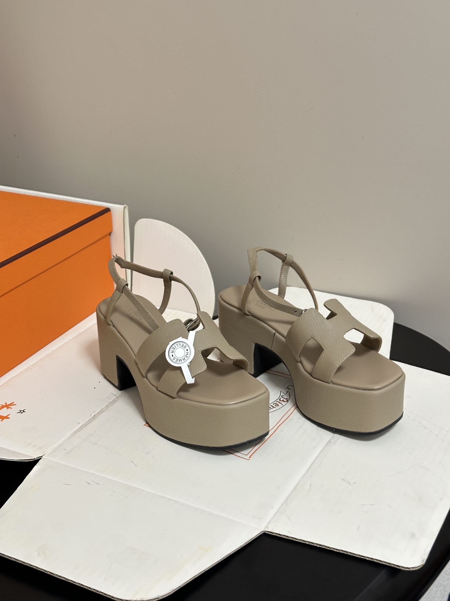 顶级品质（配高档飞机盒✈️）Hermes 爱马仕🐎 Jam30凉鞋系列 H家粗跟凉鞋 H 鞋面防水台高跟
