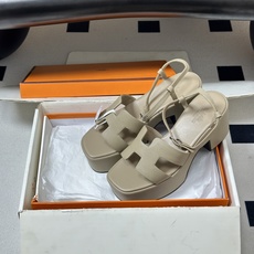 顶级品质(配高档飞机盒✈️)Hermes 爱马仕🐎 Jam30凉鞋系列 H家粗跟凉鞋 H 鞋面防水台高跟 顶级品质(配高档飞机盒✈️)Hermes 爱马仕🐎 Jam30凉鞋系列 H家粗跟凉鞋 H 鞋面防水台高跟