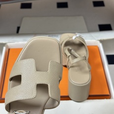 顶级品质(配高档飞机盒✈️)Hermes 爱马仕🐎 Jam30凉鞋系列 H家粗跟凉鞋 H 鞋面防水台高跟 顶级品质(配高档飞机盒✈️)Hermes 爱马仕🐎 Jam30凉鞋系列 H家粗跟凉鞋 H 鞋面防水台高跟