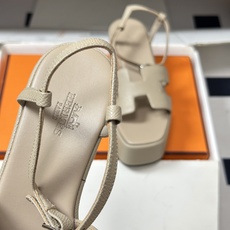 顶级品质(配高档飞机盒✈️)Hermes 爱马仕🐎 Jam30凉鞋系列 H家粗跟凉鞋 H 鞋面防水台高跟 顶级品质(配高档飞机盒✈️)Hermes 爱马仕🐎 Jam30凉鞋系列 H家粗跟凉鞋 H 鞋面防水台高跟