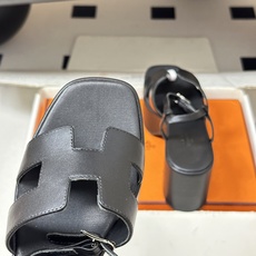 顶级品质(配高档飞机盒✈️)Hermes 爱马仕🐎 Jam30凉鞋系列 H家粗跟凉鞋 H 鞋面防水台高跟 顶级品质(配高档飞机盒✈️)Hermes 爱马仕🐎 Jam30凉鞋系列 H家粗跟凉鞋 H 鞋面防水台高跟