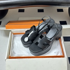 顶级品质(配高档飞机盒✈️)Hermes 爱马仕🐎 Jam30凉鞋系列 H家粗跟凉鞋 H 鞋面防水台高跟 顶级品质(配高档飞机盒✈️)Hermes 爱马仕🐎 Jam30凉鞋系列 H家粗跟凉鞋 H 鞋面防水台高跟