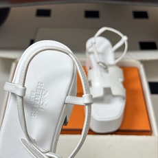 顶级品质(配高档飞机盒✈️)Hermes 爱马仕🐎 Jam30凉鞋系列 H家粗跟凉鞋 H 鞋面防水台高跟 顶级品质(配高档飞机盒✈️)Hermes 爱马仕🐎 Jam30凉鞋系列 H家粗跟凉鞋 H 鞋面防水台高跟