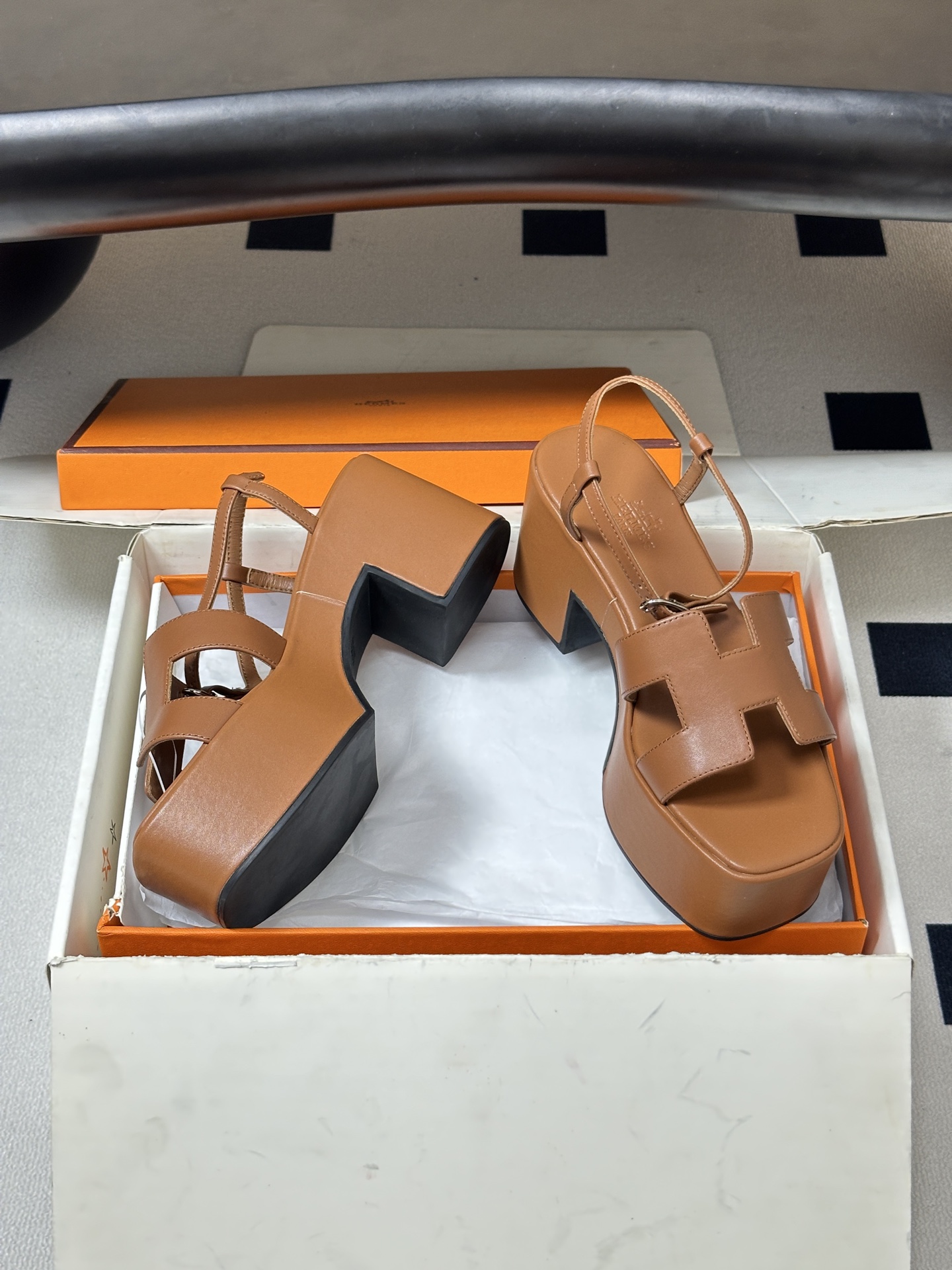 顶级品质（配高档飞机盒✈️）Hermes 爱马仕🐎 Jam30凉鞋系列 H家粗跟凉鞋 H 鞋面防水台高跟