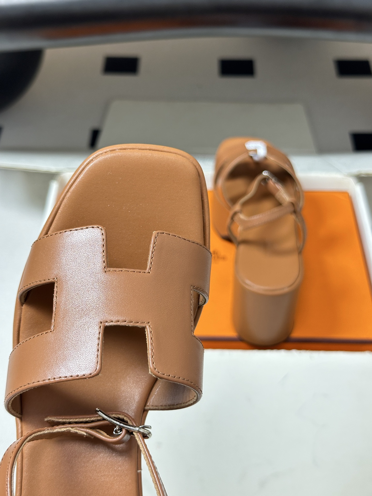 顶级品质（配高档飞机盒✈️）Hermes 爱马仕🐎 Jam30凉鞋系列 H家粗跟凉鞋 H 鞋面防水台高跟