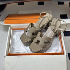 顶级品质(配高档飞机盒✈️)Hermes 爱马仕🐎 Jam30凉鞋系列 H家粗跟凉鞋 H 鞋面防水台高跟 顶级品质(配高档飞机盒✈️)Hermes 爱马仕🐎 Jam30凉鞋系列 H家粗跟凉鞋 H 鞋面防水台高跟