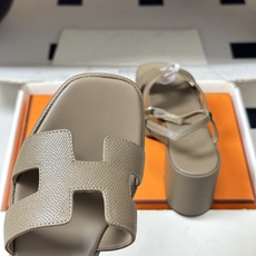 顶级品质(配高档飞机盒✈️)Hermes 爱马仕🐎 Jam30凉鞋系列 H家粗跟凉鞋 H 鞋面防水台高跟 顶级品质(配高档飞机盒✈️)Hermes 爱马仕🐎 Jam30凉鞋系列 H家粗跟凉鞋 H 鞋面防水台高跟