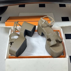 顶级品质(配高档飞机盒✈️)Hermes 爱马仕🐎 Jam30凉鞋系列 H家粗跟凉鞋 H 鞋面防水台高跟 顶级品质(配高档飞机盒✈️)Hermes 爱马仕🐎 Jam30凉鞋系列 H家粗跟凉鞋 H 鞋面防水台高跟
