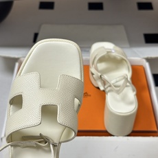 顶级品质(配高档飞机盒✈️)Hermes 爱马仕🐎 Jam30凉鞋系列 H家粗跟凉鞋 H 鞋面防水台高跟 顶级品质(配高档飞机盒✈️)Hermes 爱马仕🐎 Jam30凉鞋系列 H家粗跟凉鞋 H 鞋面防水台高跟