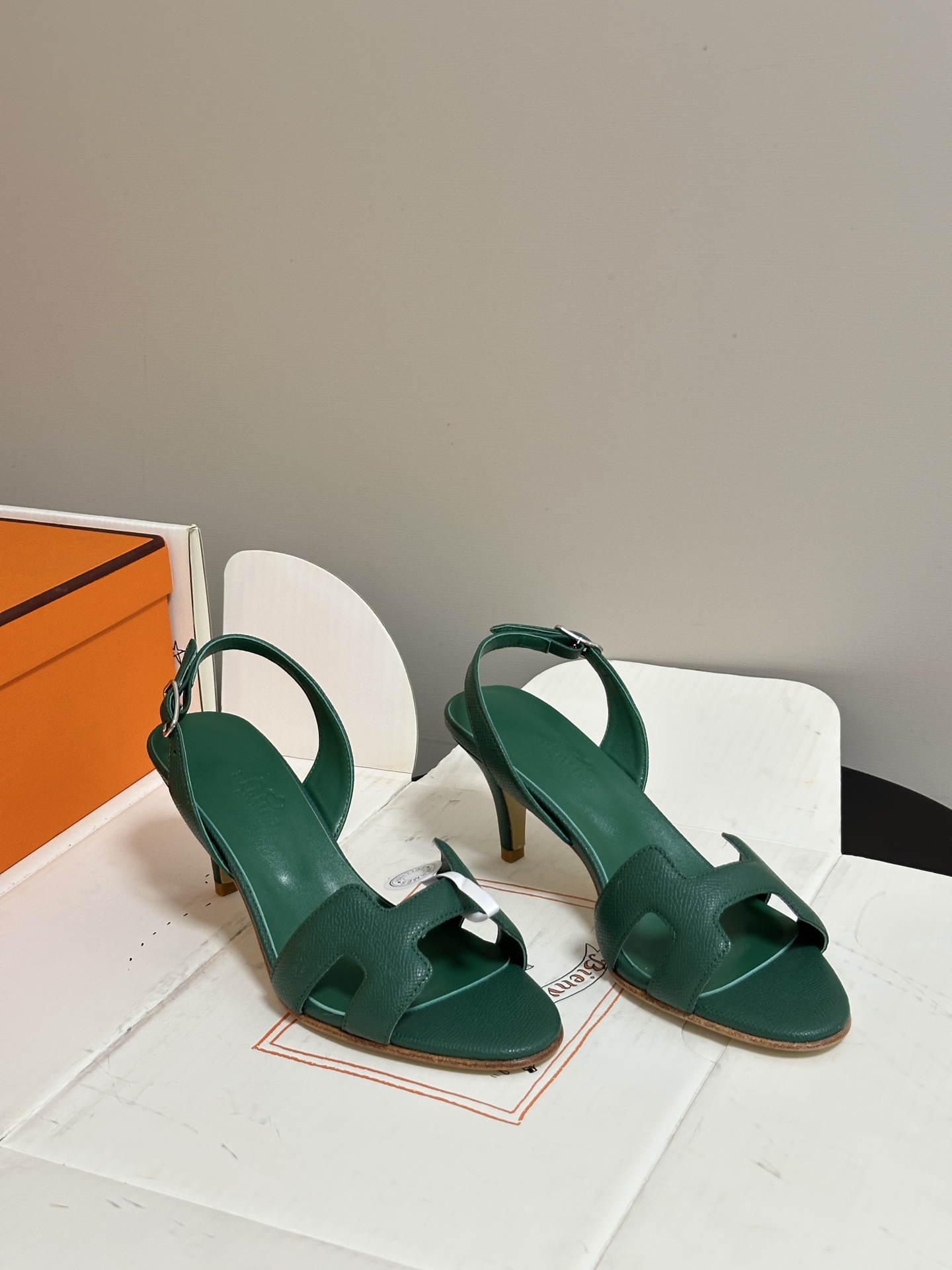 顶级品质（配高档飞机盒✈️）Hermes 爱马仕🐎 Joy凉鞋系列 H家经典款 细跟后扣带凉鞋手掌纹H鞋