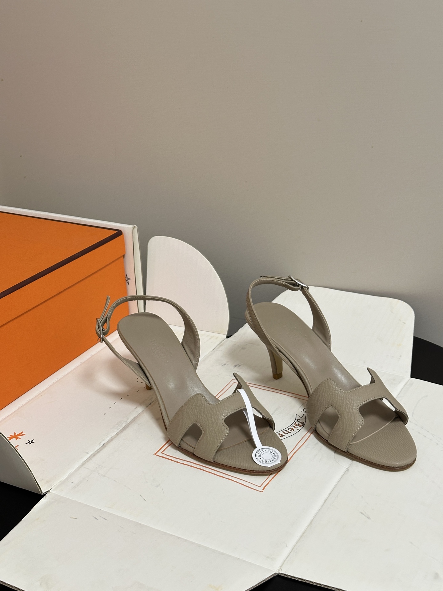 顶级品质（配高档飞机盒✈️）Hermes 爱马仕🐎 Joy凉鞋系列 H家经典款 细跟后扣带凉鞋手掌纹H鞋